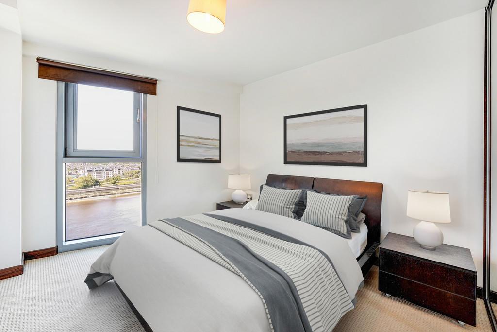 1 bed property in Bridges Court Road, London